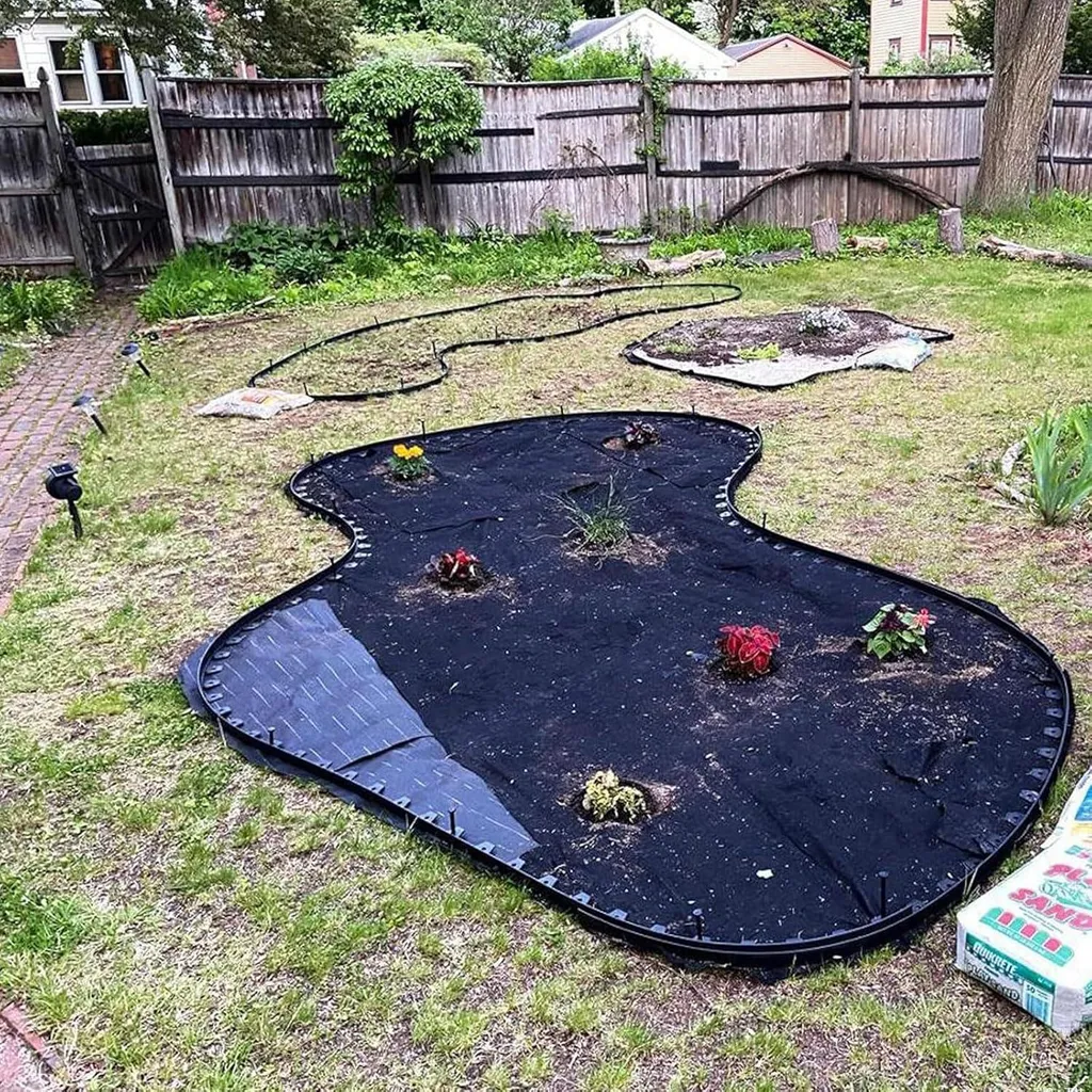 Bordure de pelouse flexible 15m noire pour stopper l'herbe envahissante