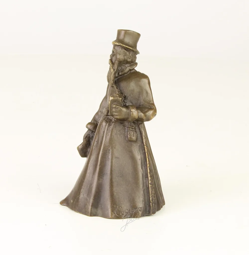 Sonnette de table décorative statue Gentleman en bronze massif brossé
