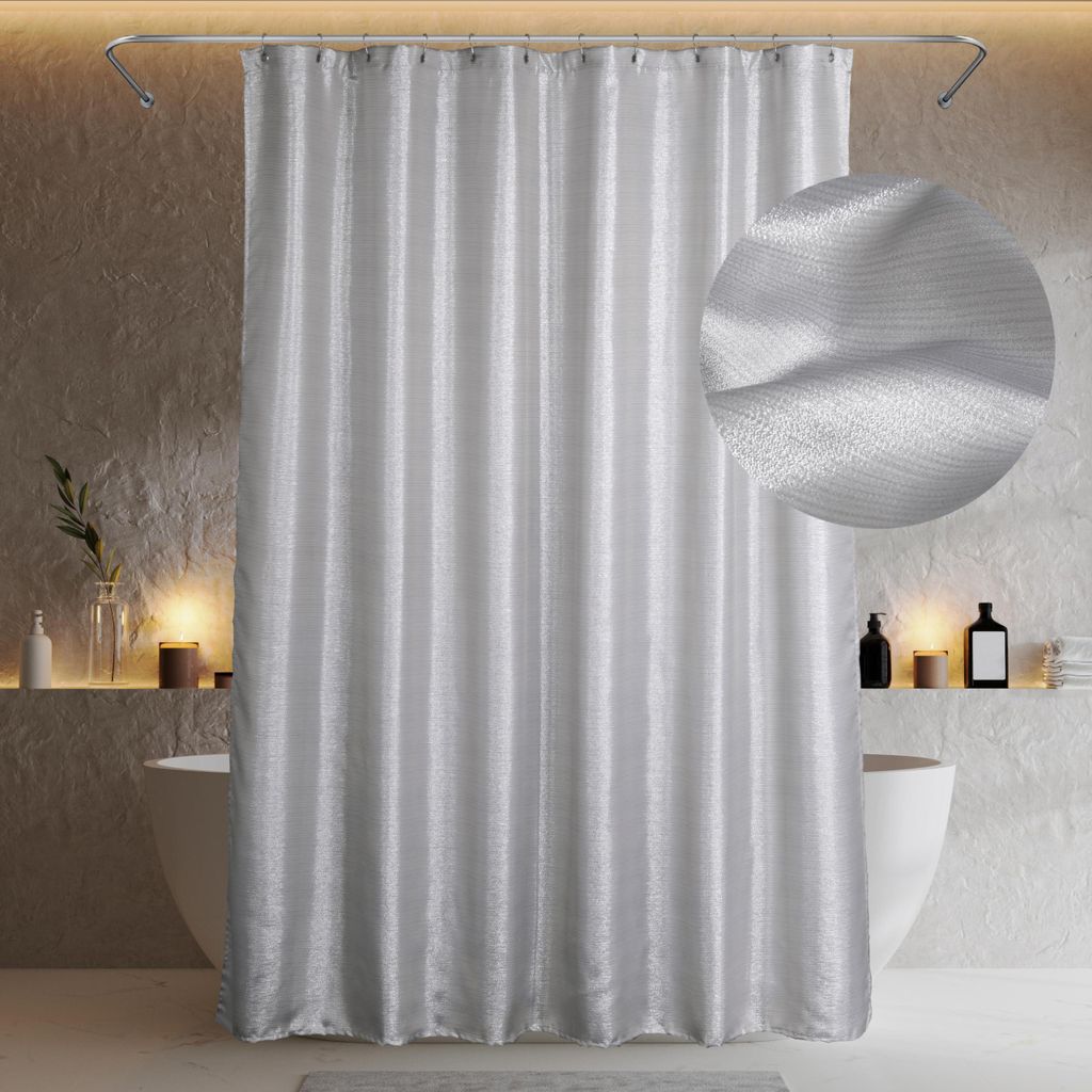 Silberfarbener Duschvorhang aus Textil fürs Badezimmer: Glitzernd, funkelnd, glänzend, hellgrauer Stoff, waschbar, wasserabweisend – r, schicke...