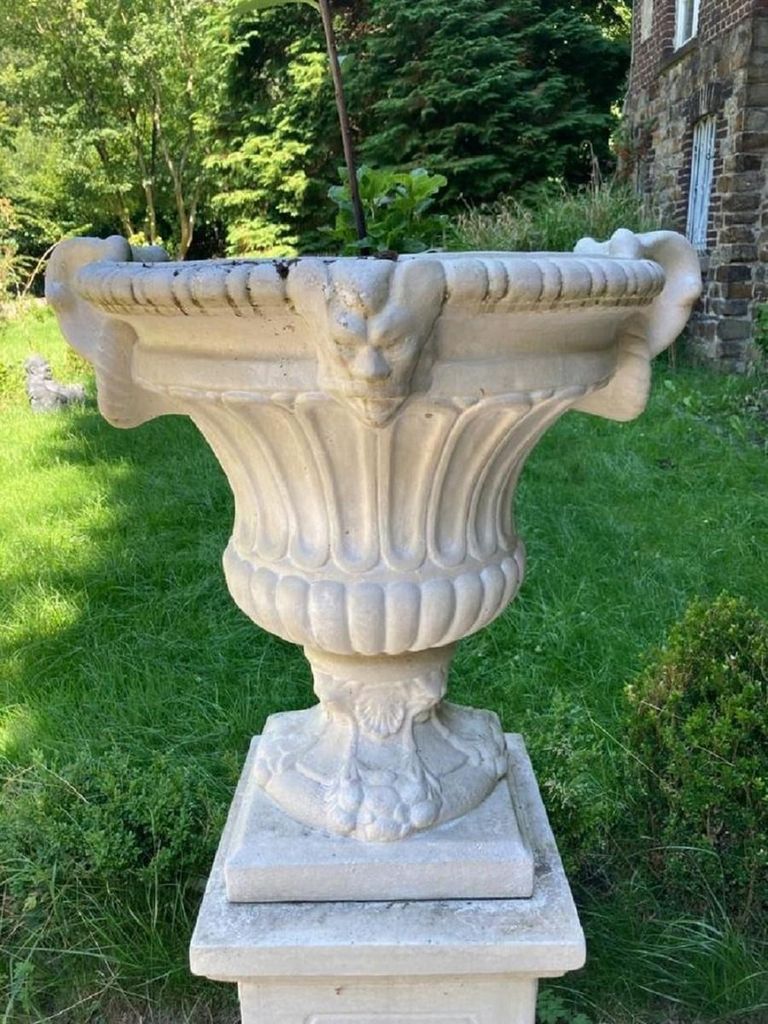 Casa Padrino Barock Garten Deko Blumentopf Weiß 73 x 67 x H. 70 cm - Prunkvoller Pflanzentopf im Barockstil - Barock Garten Deko - Barock Terrasse...