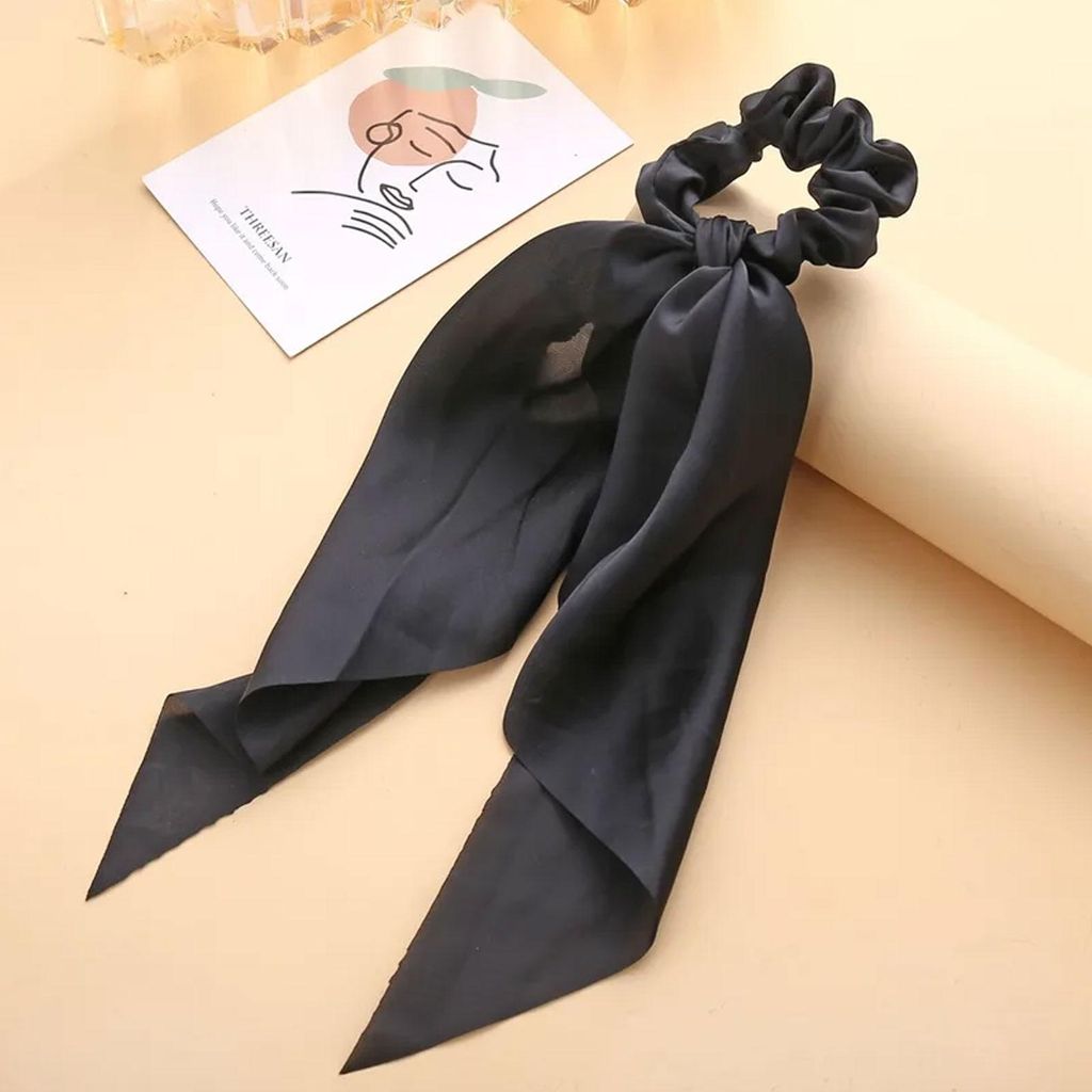 Langer Satin-Haargummi-Schal mit doppelter Schleife in Schwarz