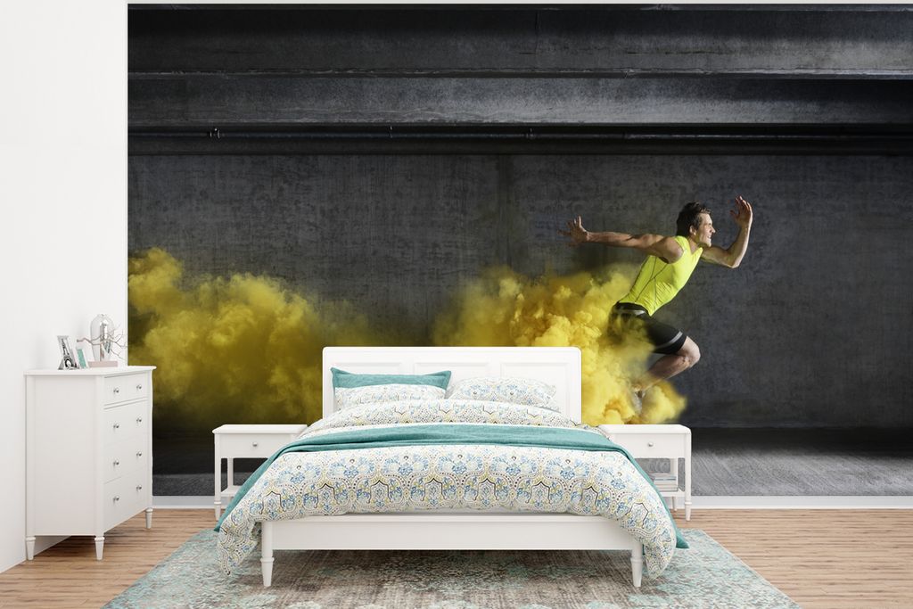 MuchoWow Fototapete für Wohnzimmer oder Schlafzimmer Wandtapete Vinyl Motivtapete Sportler hinterlässt gelben Rauch - 400x300 cm - Papiertapeten