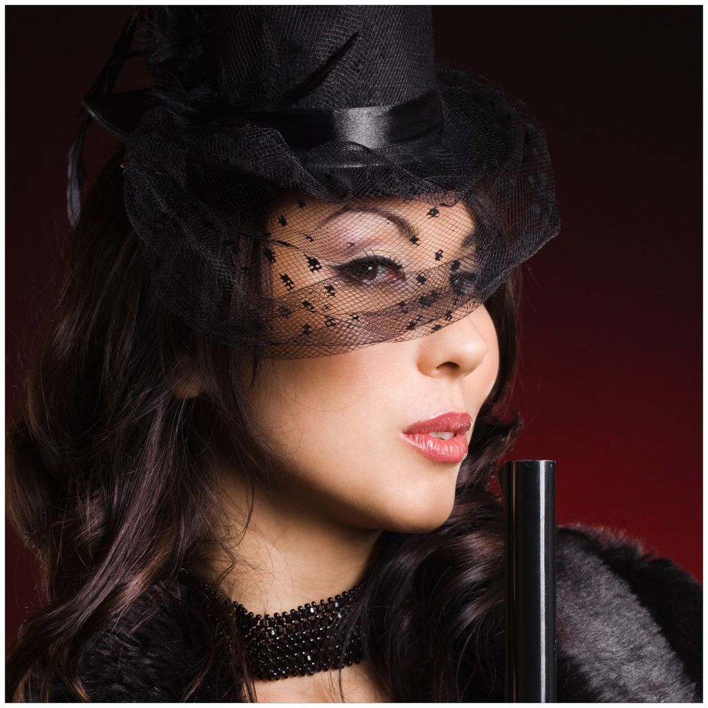 Wallario Wandbild aus Acryl, 50 x 50 cm, freischwebende Optik - Lady in Black - Sexy Dame mit gefährlichem Charme