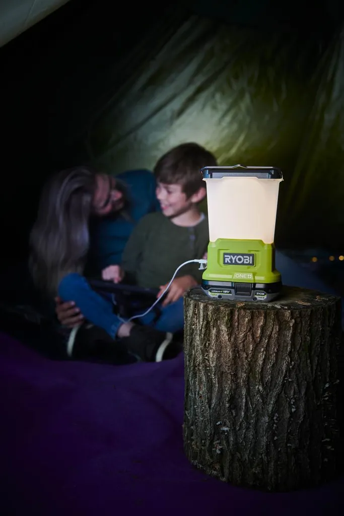 Lanterne à LED 18V de secours - Lampe idéale camping et intervention - 12