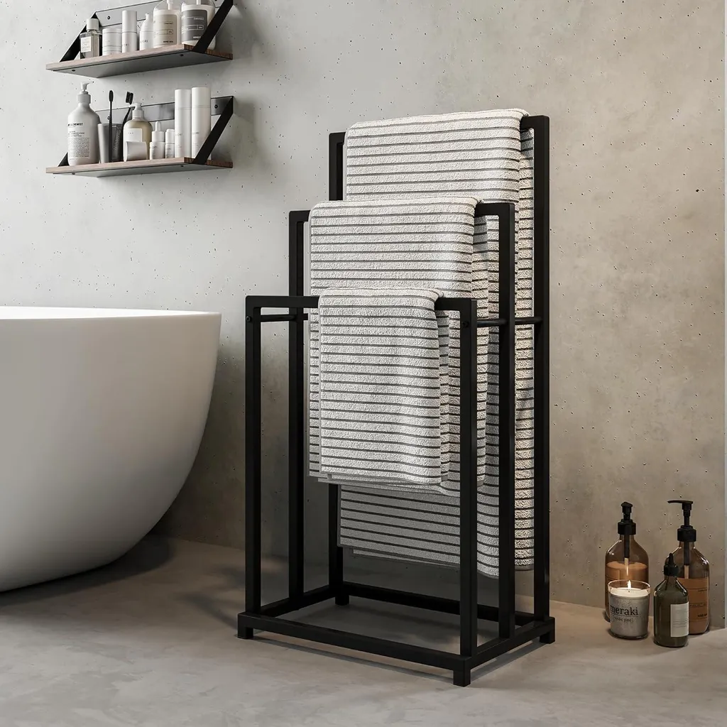Étagère à serviettes autoportante noire en acier pour salle de bain chic