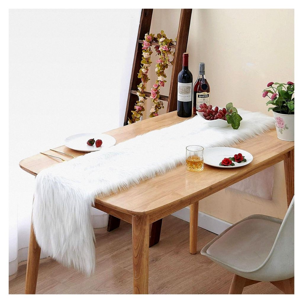 Tischläufer Weiß für Weihnachten, Modern und Abwaschbar, Aus Kunstfell in Felloptik (30cm x 150cm)
