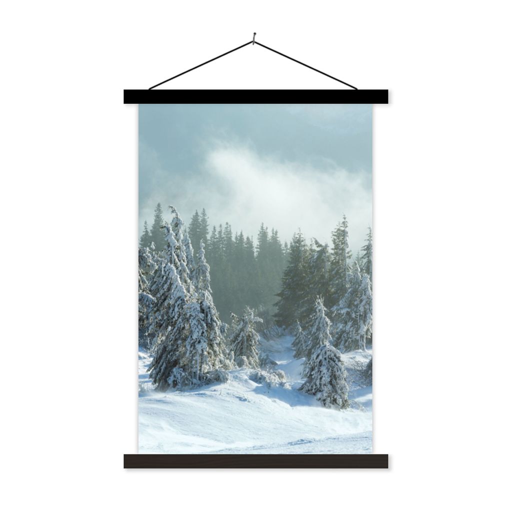 MuchoWow Textilposter Wald - Schnee - Winter 60x90 cm mit schwarzem Rahmen - Poster Wohnzimmer