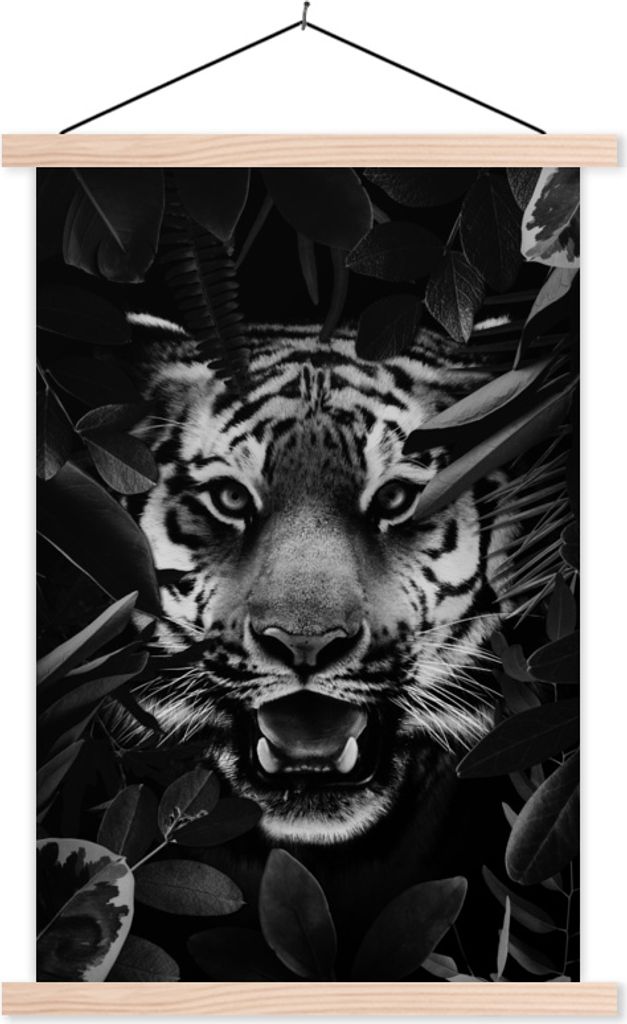 MuchoWow Textilposter Tiger zwischen den Blättern - schwarz und weiß 60x90 cm mit holzfarbenen Rahmen - Textil