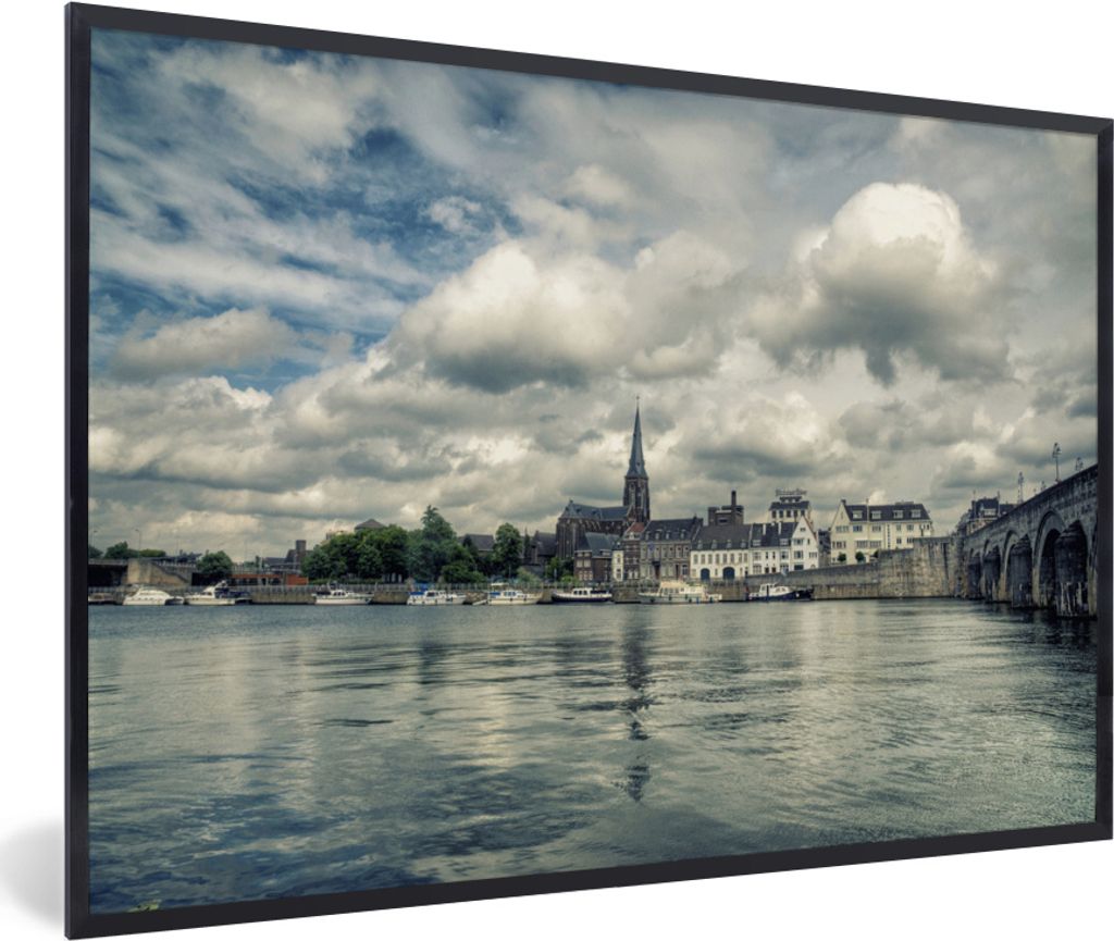 MuchoWow MuchoWow Gerahmtes Poster Wasser - Maastricht - Wolken 60x40 cm - Poster mit zchwarzem Bilderrahmen - Printing - Wanddeko Schlafzimmer