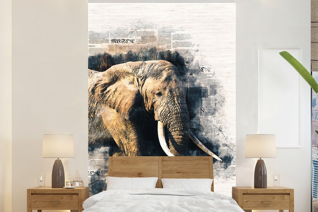 MuchoWow Fototapete für Wohnzimmer oder Schlafzimmer Wandtapete Vinyl Motivtapete Elefant - Farbe - Zeitungspapier - 145x220 cm - Wanddekoration