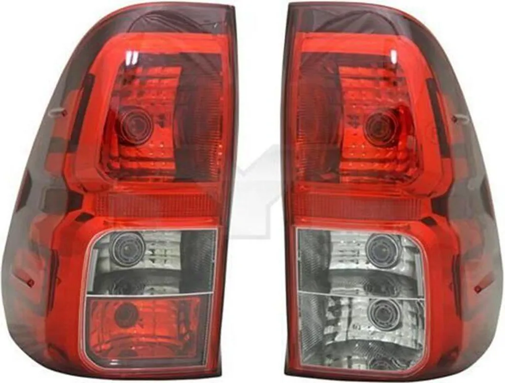 Fanale TYC 11-12961-15-2 Toyota Hilux VIII Destro - Qualità OE