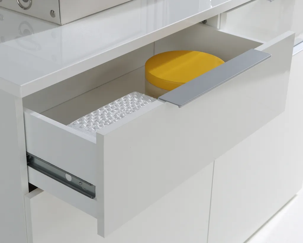 Commode gain de place blanche et grise pour optimiser les petits espaces