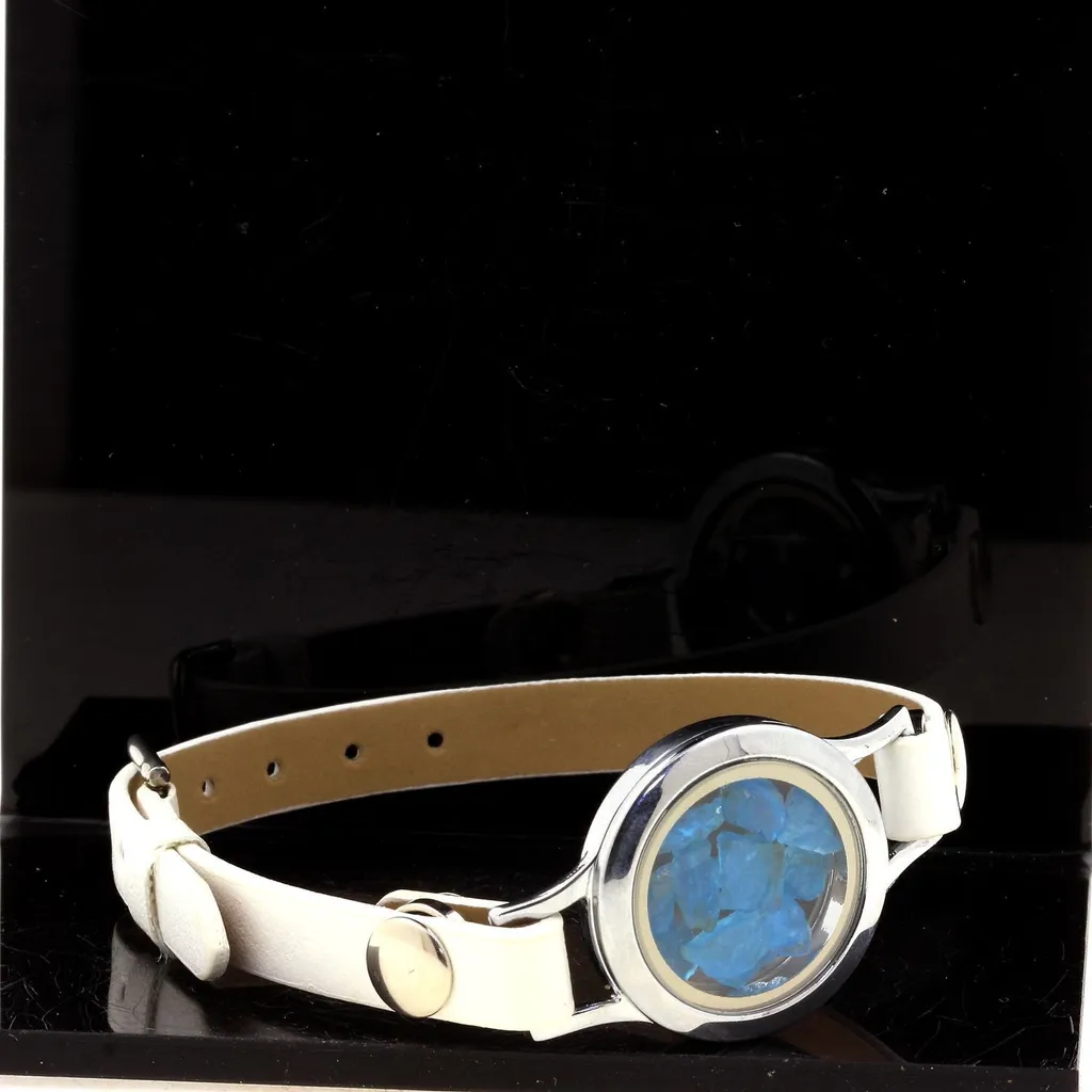 Bracelet en pierre apatite bleu néon brute avec larges mailles 25 mm