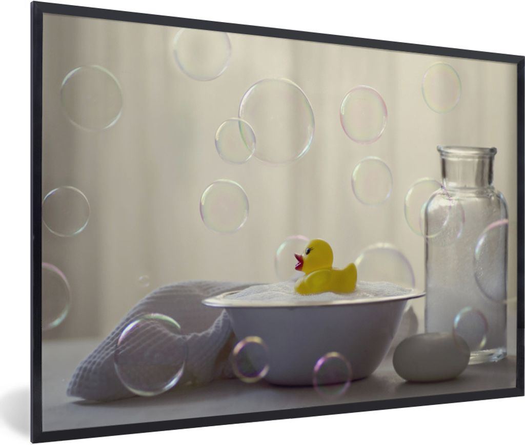 MuchoWow Gerahmtes Poster Gummi-Ente - Schüssel - Suds 30x20 cm - Poster mit Schwarzem Bilderrahmen Wandposter Rahmen Foto Bilder - Kunstdruck -...