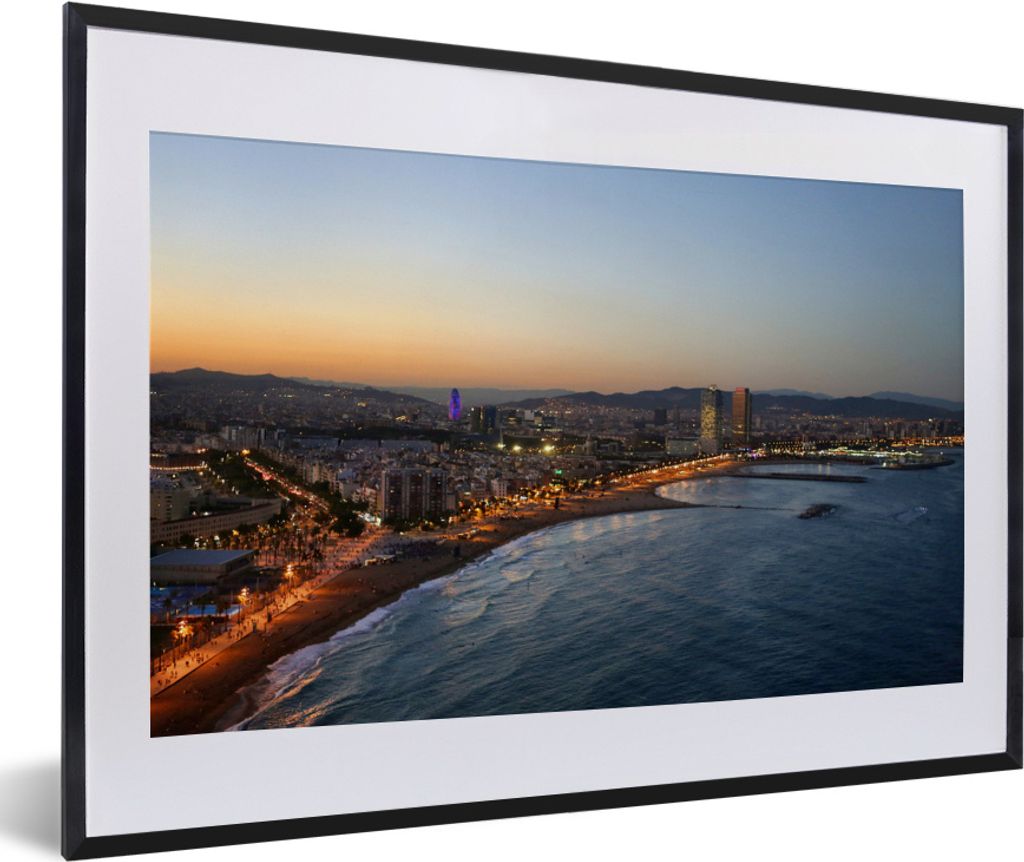 MuchoWow MuchoWow Gerahmtes Poster Skyline - Barcelona - Nacht 60x40 cm - Poster mit zchwarzem Bilderrahmen - Schlafzimmer - Plakat in Rahmen -...