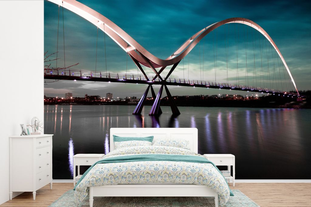 MuchoWow Fototapete für Wohnzimmer oder Schlafzimmer Wandtapete Vinyl Motivtapete Eine moderne Brücke bei Nacht - 330x220 cm - Fototapeten
