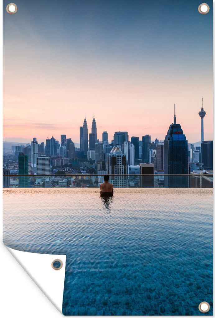 MuchoWow 80x120 cm Outdoor-Poster Gartendeko Sichtschutz Garten Poster für den Garten Einsamer Schwimmer blickt auf die Stadt hinaus