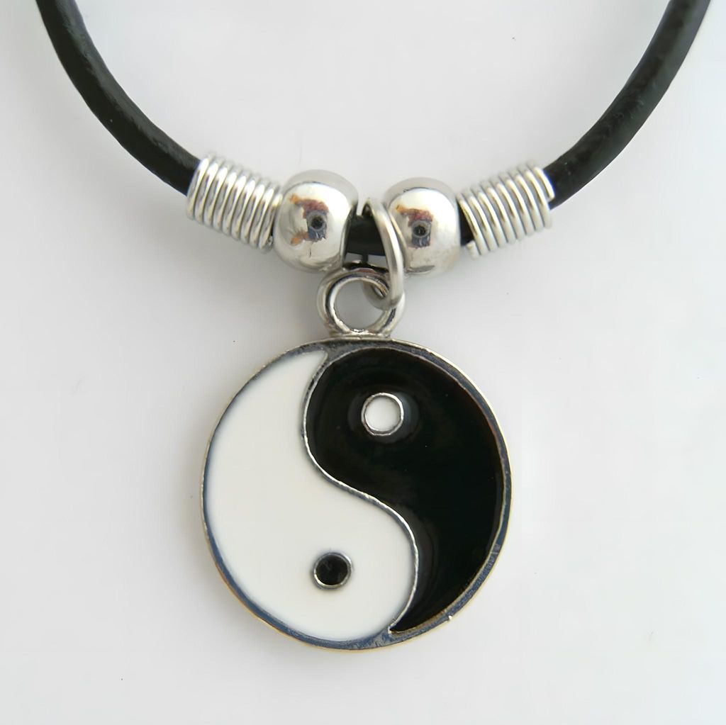Yin‑Yang Anhänger mit Halsband aus Kunstleder Produktbild 