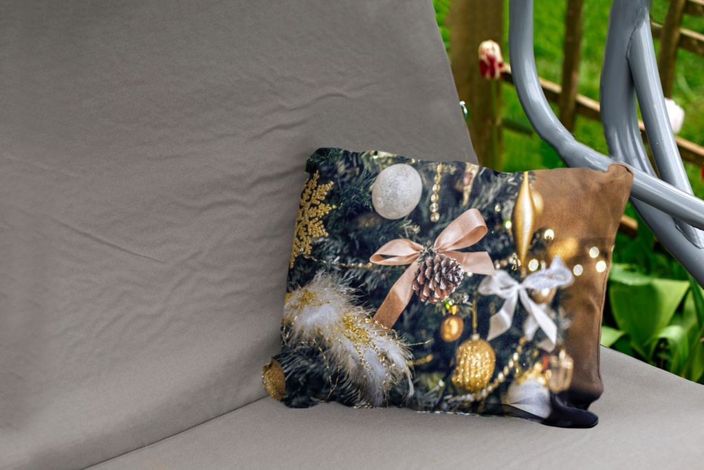 MuchoWow® Outdoor Kissen - Eine Nahaufnahme von Produktbild 