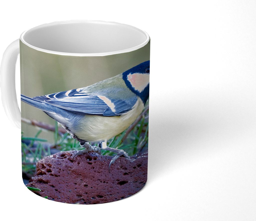 MuchoWow Tasse Kaffeetasse Kaffeebecher 350 ml Eine Kohlmeise sitzt am Wasser und im Gras Teetasse - Fototasse - Becher - Keramikbecher - Teebech...