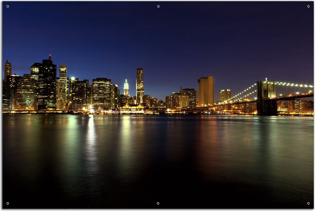 Wallario Outdoor-Poster für Garten oder Balkon, Motiv New York Skyline - Brooklyn Bridge und Manhattan am Abend, in ca. 61 x 91,50 cm