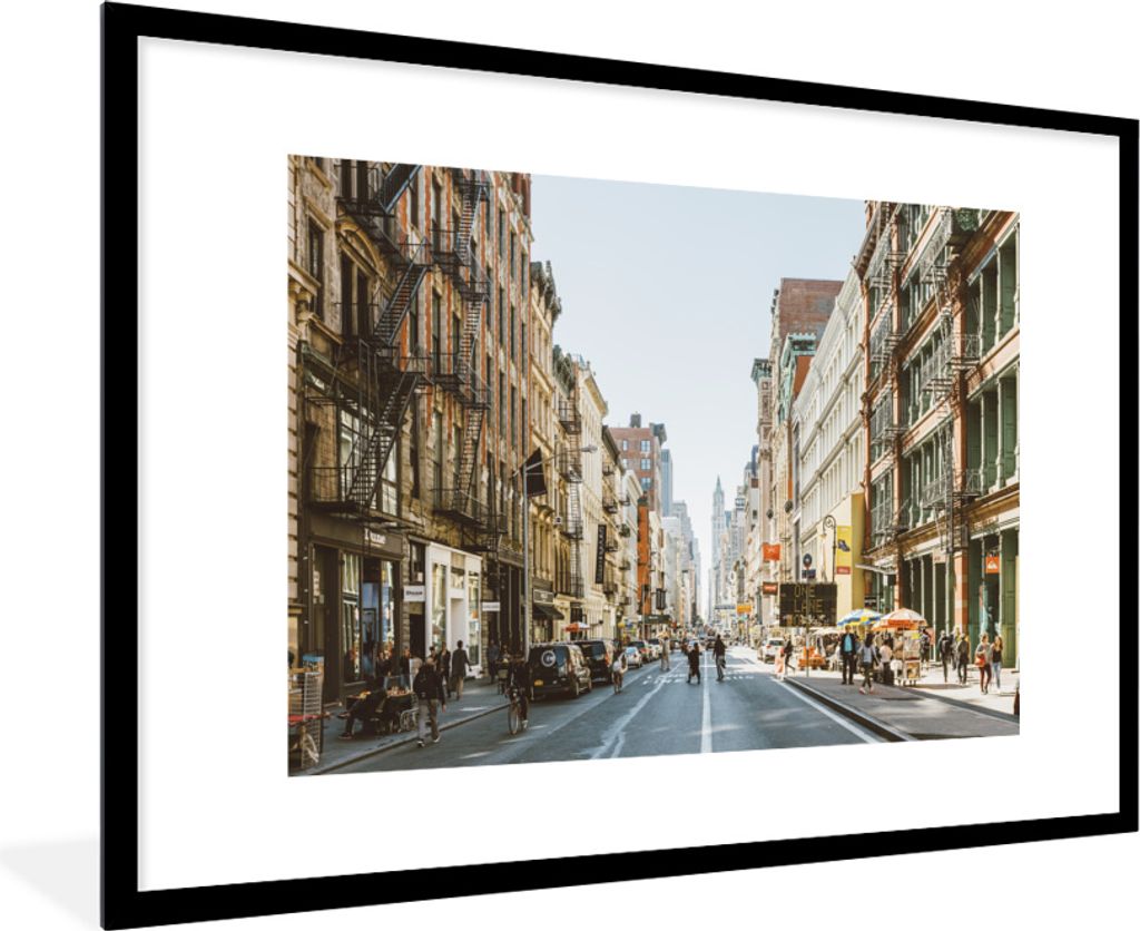 MuchoWow MuchoWow Gerahmtes Poster Belebte Straße in New York 90x60 cm - Poster mit zchwarzem Bilderrahmen - Wanddekoration - Fotos