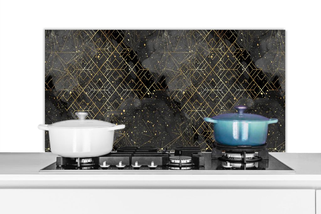KitchenYeah Spritzschutz Küche - Küchenrückwand - Wandschutz für Herd und Spüle - Marmor - Schwarz - Gold - Geometrie 100x50 - Alu-Dibond (A...