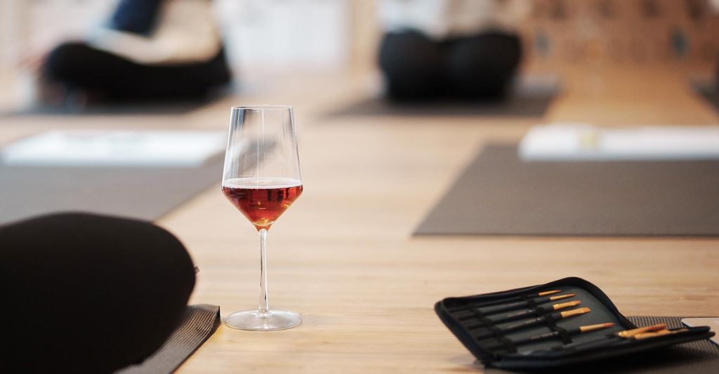 mydays Yoga, Paint & Wine München; Erlebnis verschenken oder selbst erleben; Gutschein für 1 Person(en)
