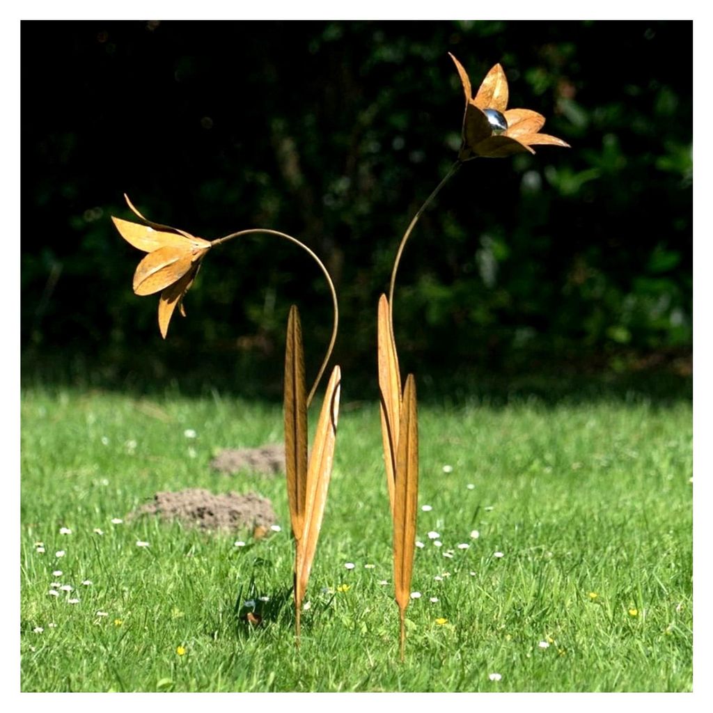 Rost Gartenstecker Gartendeko - Edelrostblume Mirror Lilie S - Maße: 23x20x83cm - oxidierter Stahl, polierte Edelstahlkugel - inkl. 2-zackiger Bod...