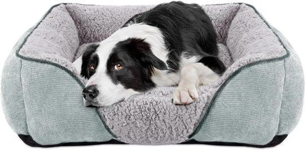 Lit pour chien et chat en polaire d'agneau gris clair 63 x 53 x 21 cm