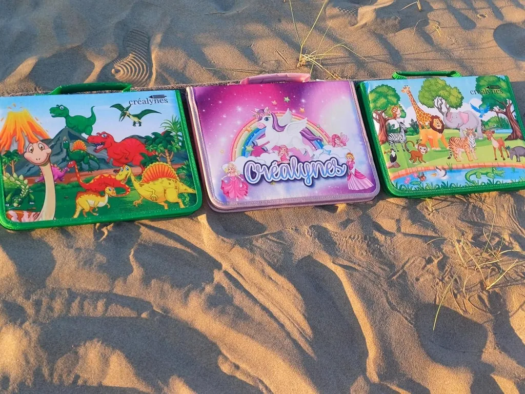 Coffrets à dessin dinosaures avec marqueurs lavables et crayons tendres