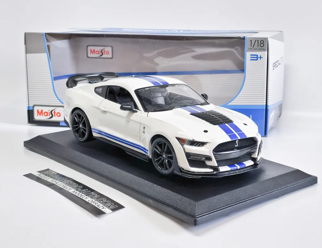 Mustang Shelby GT500 Maisto 1:18 avec Portières Ouvrantes Blanc/Bleu