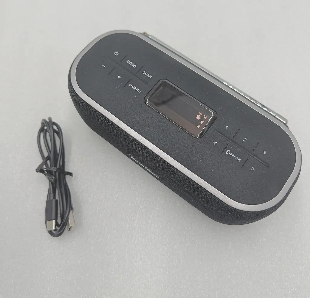 Radio Numérique Portable DAB+ et Enceinte Bluetooth TechniSat BT 1 - 19