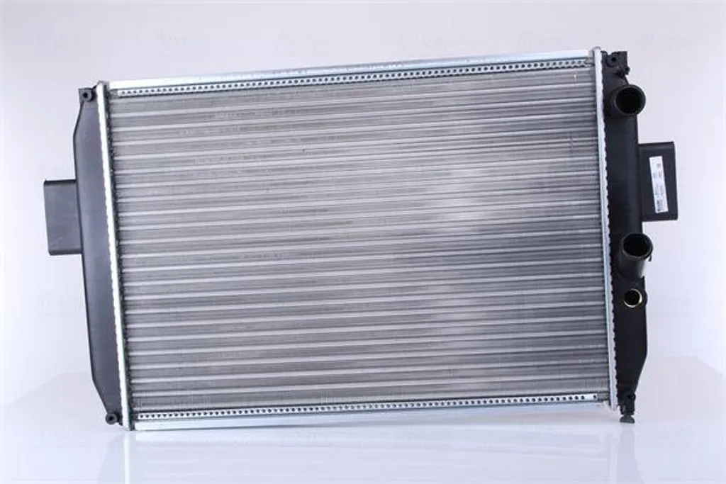 Stop surchauffe Daily avec le radiateur NISSENS 61975 OE 93818439