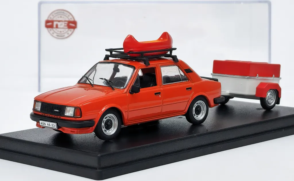 Skoda 120 L Rouge MJ 1:43 avec Accessoires Camping et Caravane Détails