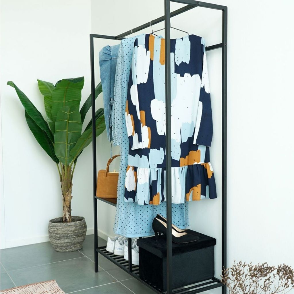 House Nordic Vita Kleiderstange schwarz aus Metall Regal