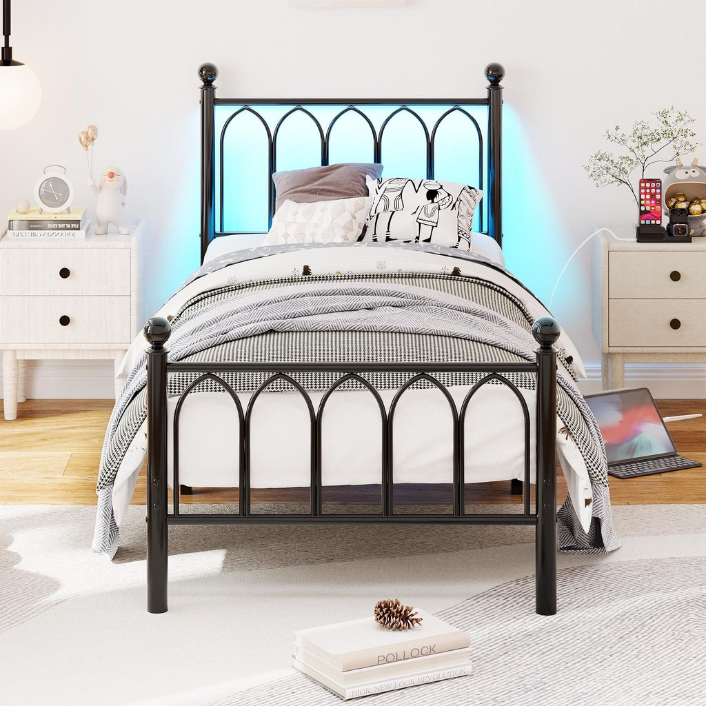 90x200cm Metall Bettrahmen mit Vintage Kopf und Fußplatte, USB-Ladestation, LED-Bettrahmen, Heavy Duty Stahl Slat Unterstützung, Reichweite Unter...