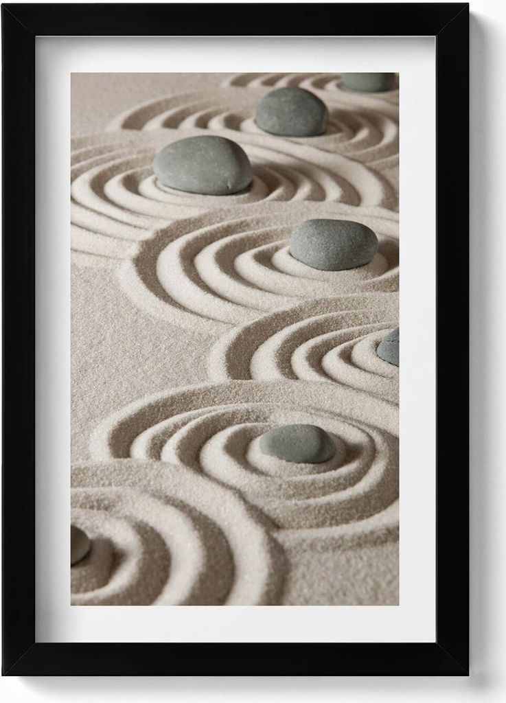 Zen - Steine auf Sandkreisen– Wandbild mit Rahmen – Gerahmtes Bild – Wanddekoration – 20x30 cm – Schwarz