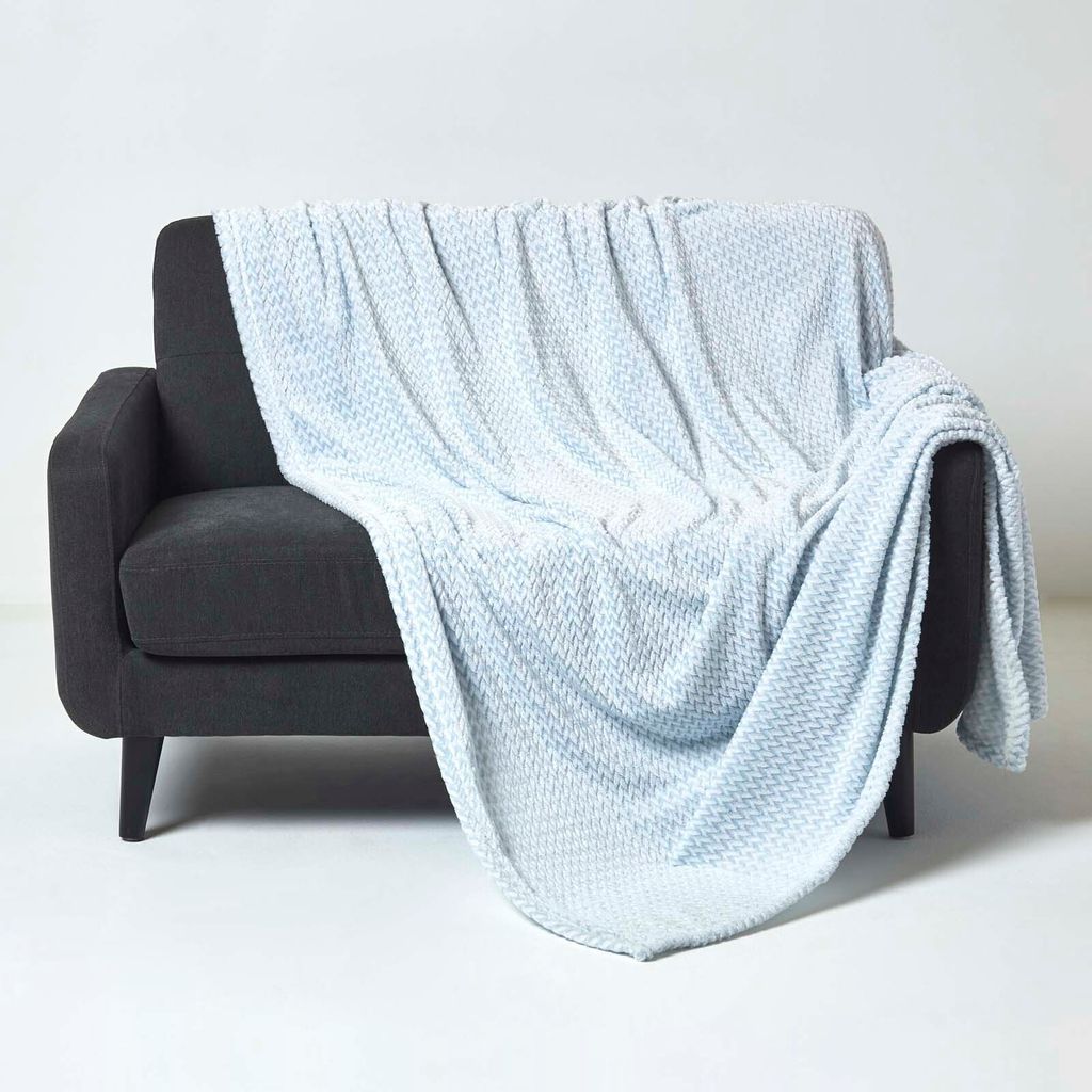 HOMESCAPES Samt-Jacquard-Decke Mora - Tagesdecke hellblau, 130 x 160 cm