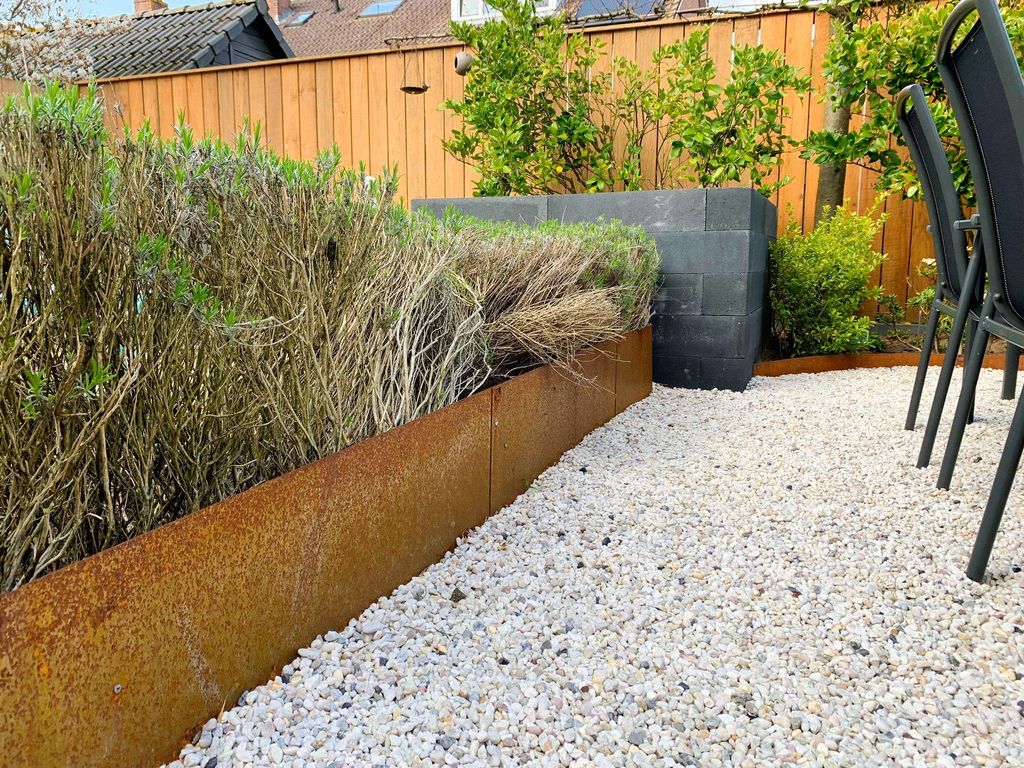 Bordura Da Giardino Dritta Nera | Altezza 4,5 Cm, Lunghezza 10 M, Spessore 4 Mm | Con 50 Picchetti Di Ancoraggio Da 25 Cm - 3