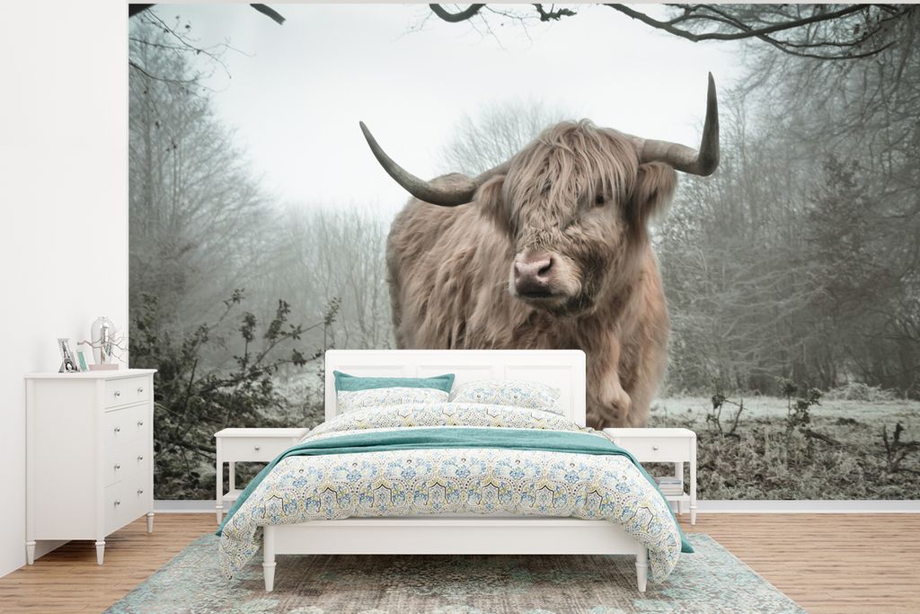 MuchoWow Fototapete für Wohnzimmer oder Schlafzimmer Wandtapete Vinyl Motivtapete Schottischer Highlander - Wald - Nebel - Kuh - Tiere - Natur -...