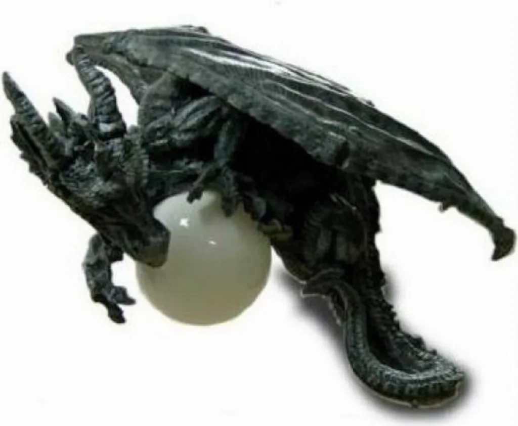 Lampe Dragon Volant avec Boule de Verre 55cm en Polyrésine pour Jardin