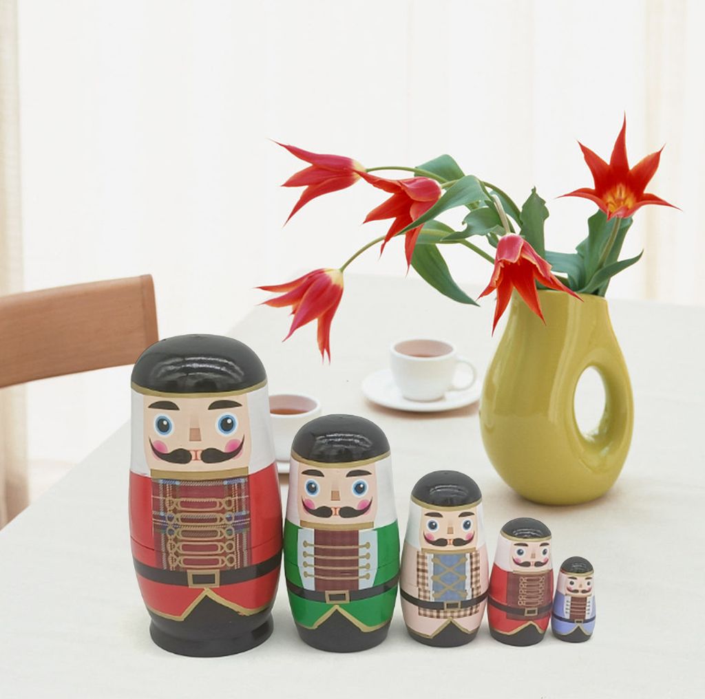 Fünf-Layer Russian Matryoshka Puppe Regionaler DIY Walnuss Soldat Nistpuppenspielzeug für den Kindergarten