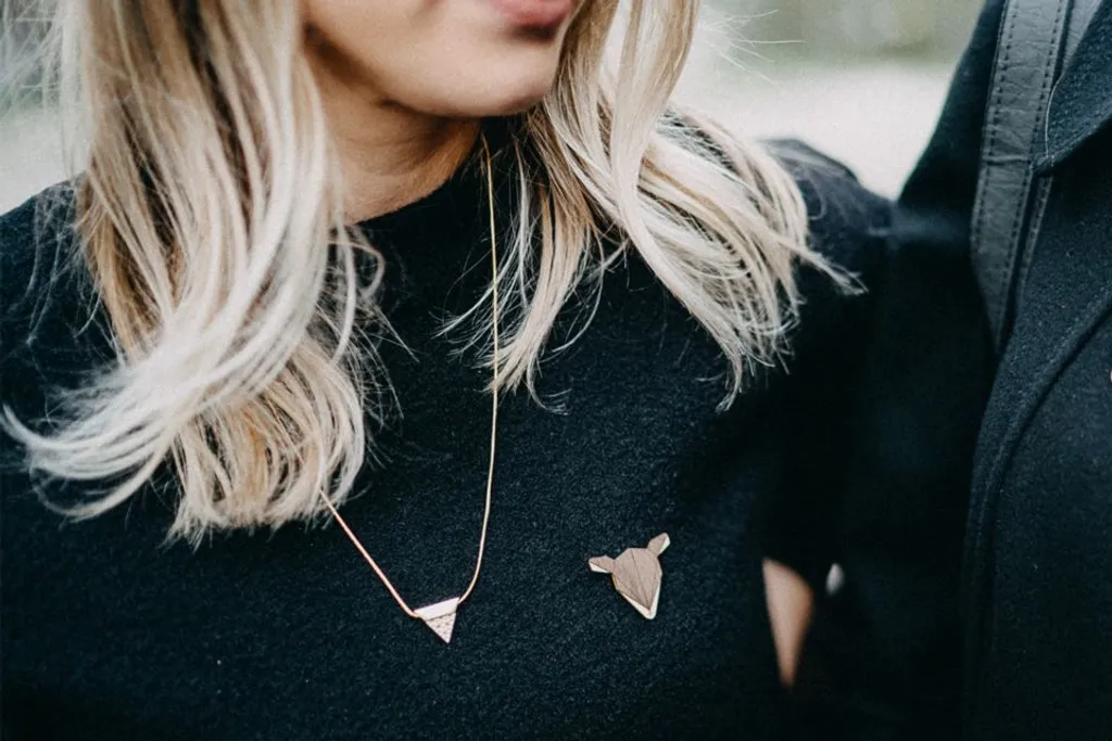 Collana Virie Triangolo BeWooden: Gioiello Geometrico Minimalista - 5