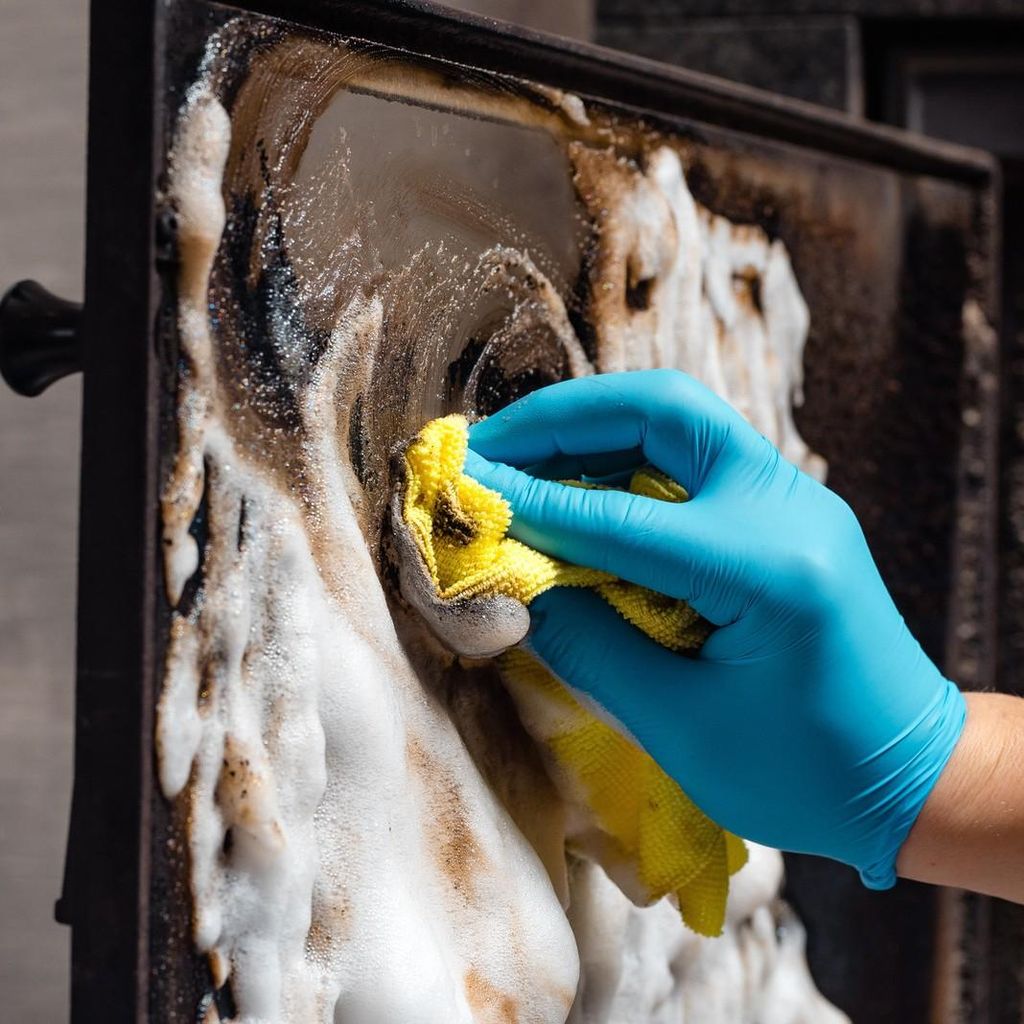 Professioneller Reiniger für Grill, Backofen & Kaminglas, Aktivschaum gegen Fett und Eingebranntes, ERLA GRILLEX 750ml