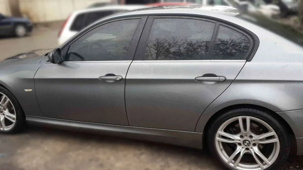 Rénovez vos Fenêtres de BMW E90 avec ce Kit Chrome Inox Poli 4 Pièces