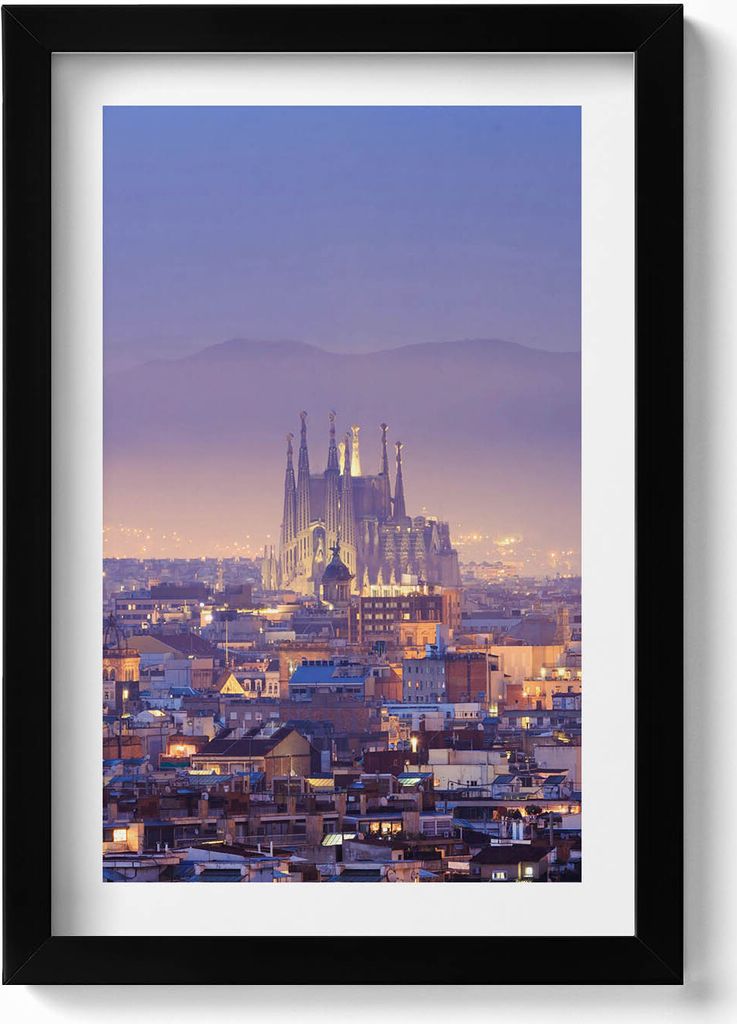 Blick auf Barcelona und die Sagrada bei Nacht– Wandbild mit Rahmen – Gerahmtes Bild – Wanddekoration – 20x30 cm – Schwarz