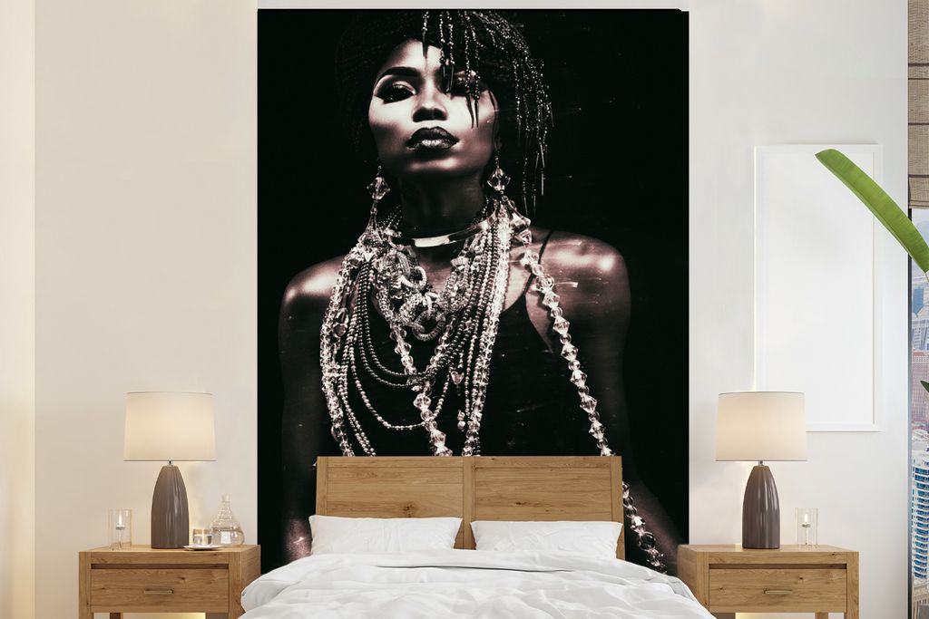 MuchoWow Fototapete für Wohnzimmer oder Schlafzimmer Wandtapete Vinyl Motivtapete Frau - Schmuck - Ohrringe - 160x240 cm - Vinyltapete