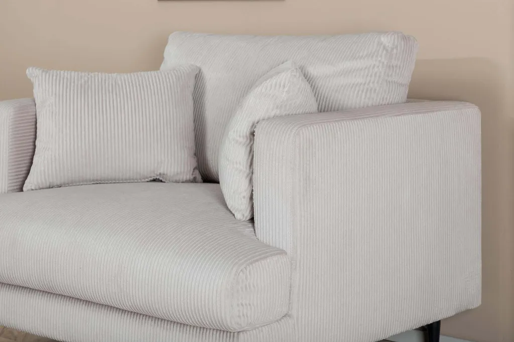 Fauteuil de salon beige Sofia pour se détendre devant la télé