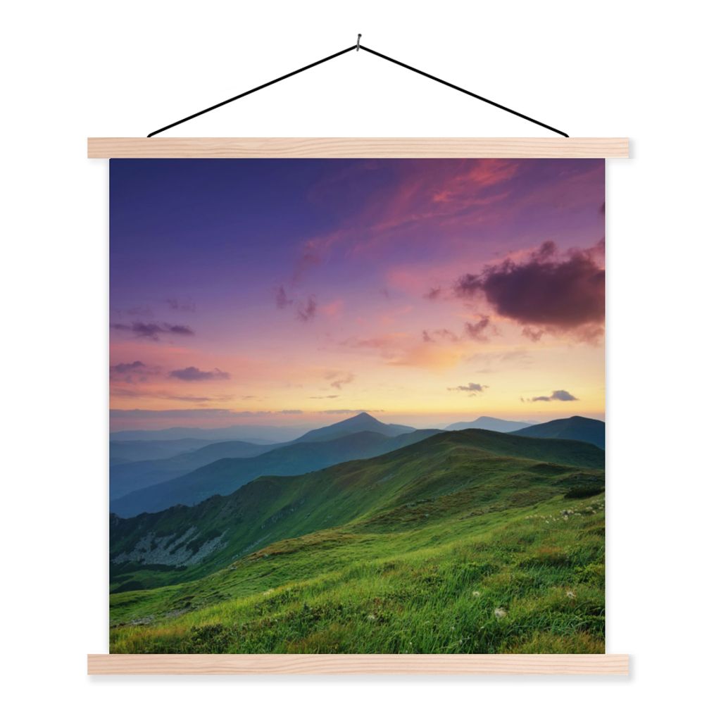 MuchoWow Textilposter Berg - Gras - Landschaft - Abend 60x60 cm mit holzfarbenen Rahmen - Wanddekoration